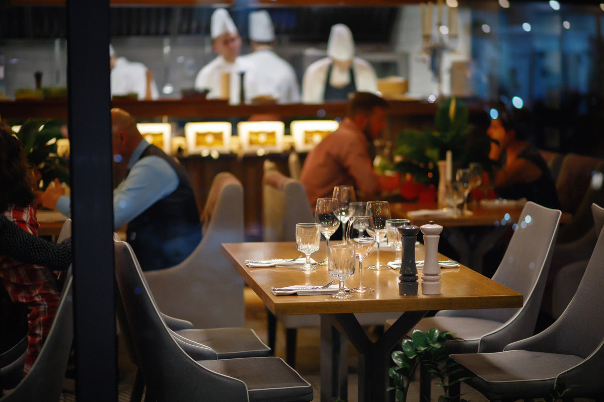 Novos Restaurantes em Alta em SP: Onde Comer Bem em Março de 2025